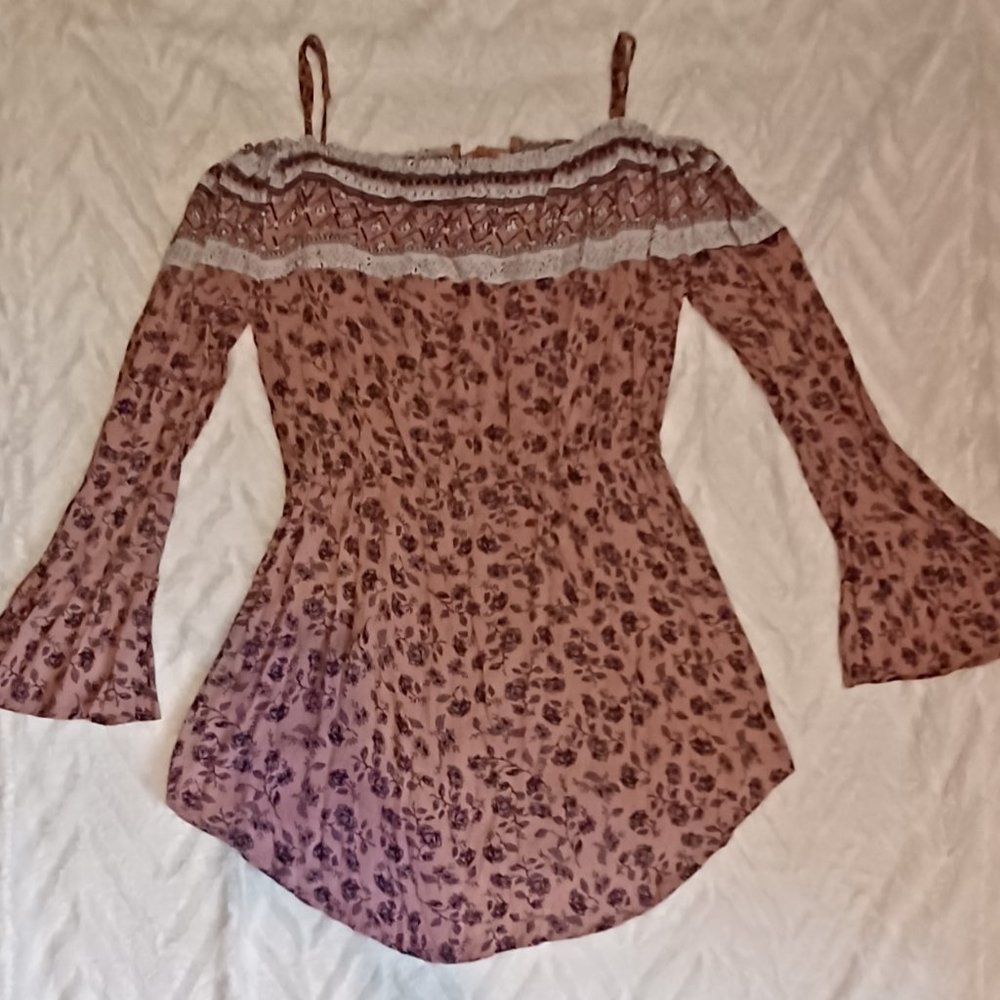 HINT OF BLUSH - Picture 4 of 4